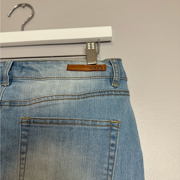 Dollhouse denim mini raw hem medium wash jean skirt size 9 - Picture 3 of 8